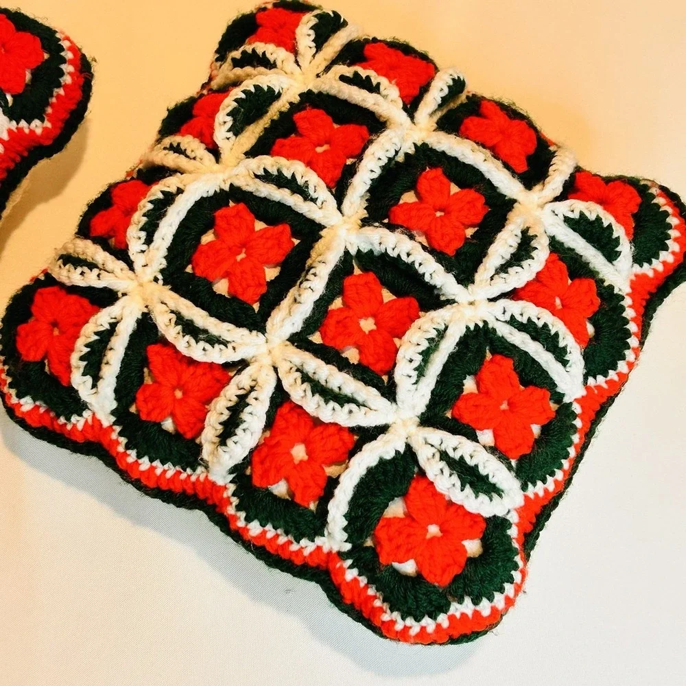 2 Crochet Christmas Throw Pillows Handmade Square Red White Green  12